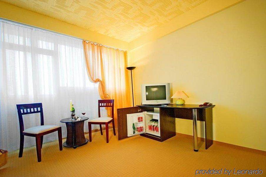 Hotel Charter Otopeni Zimmer foto